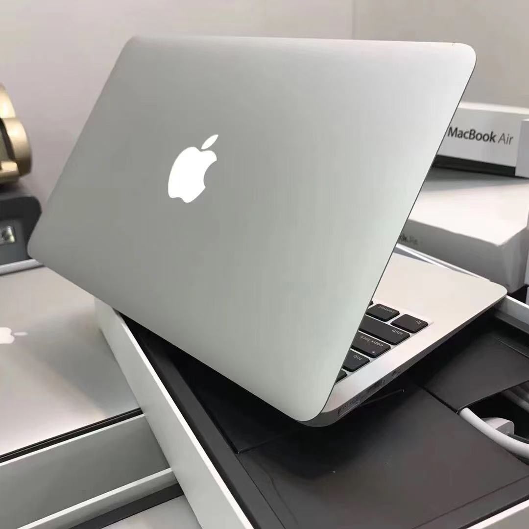 Apple Refurbished MacBook  2014 Core i7 16GB RAM 11.6 inches  SSD 4GB Graphics Processor: Standard configuration is a 1.4GHz dual-core Intel Core i5 processor with Turbo Boost up to 2.7GHz.