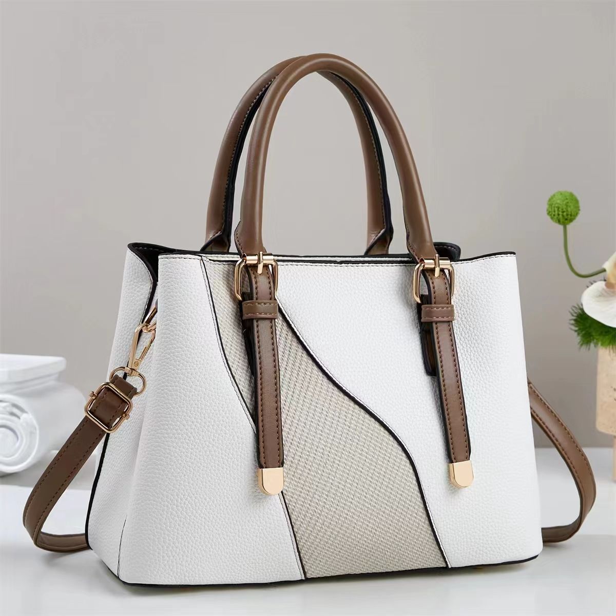 👜 Fashion Elegant Two-Tone Structured Tote Bag – Stylish & Practical
