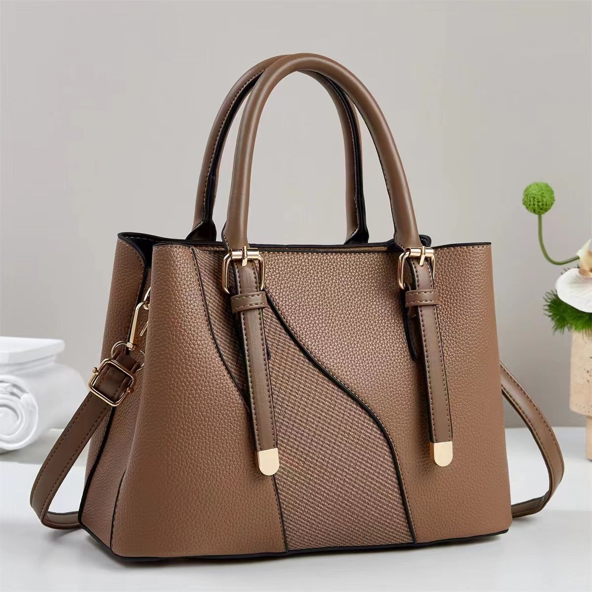 👜 Fashion Elegant Two-Tone Structured Tote Bag – Stylish & Practical