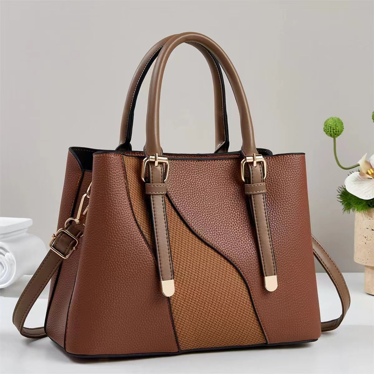 👜 Fashion Elegant Two-Tone Structured Tote Bag – Stylish & Practical