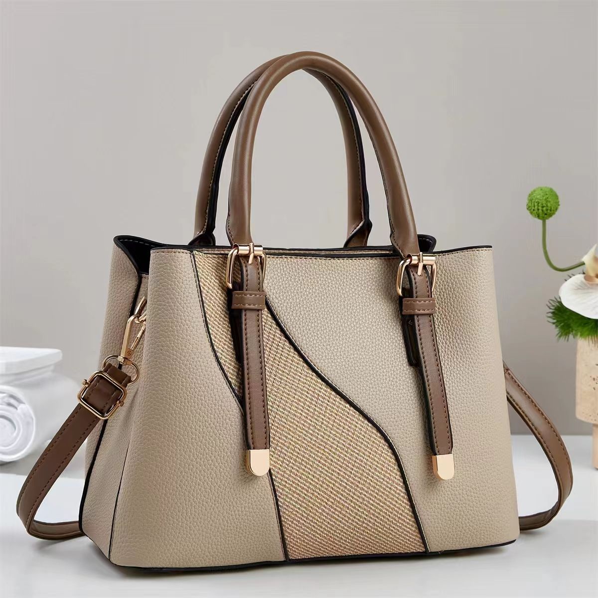 👜 Fashion Elegant Two-Tone Structured Tote Bag – Stylish & Practical