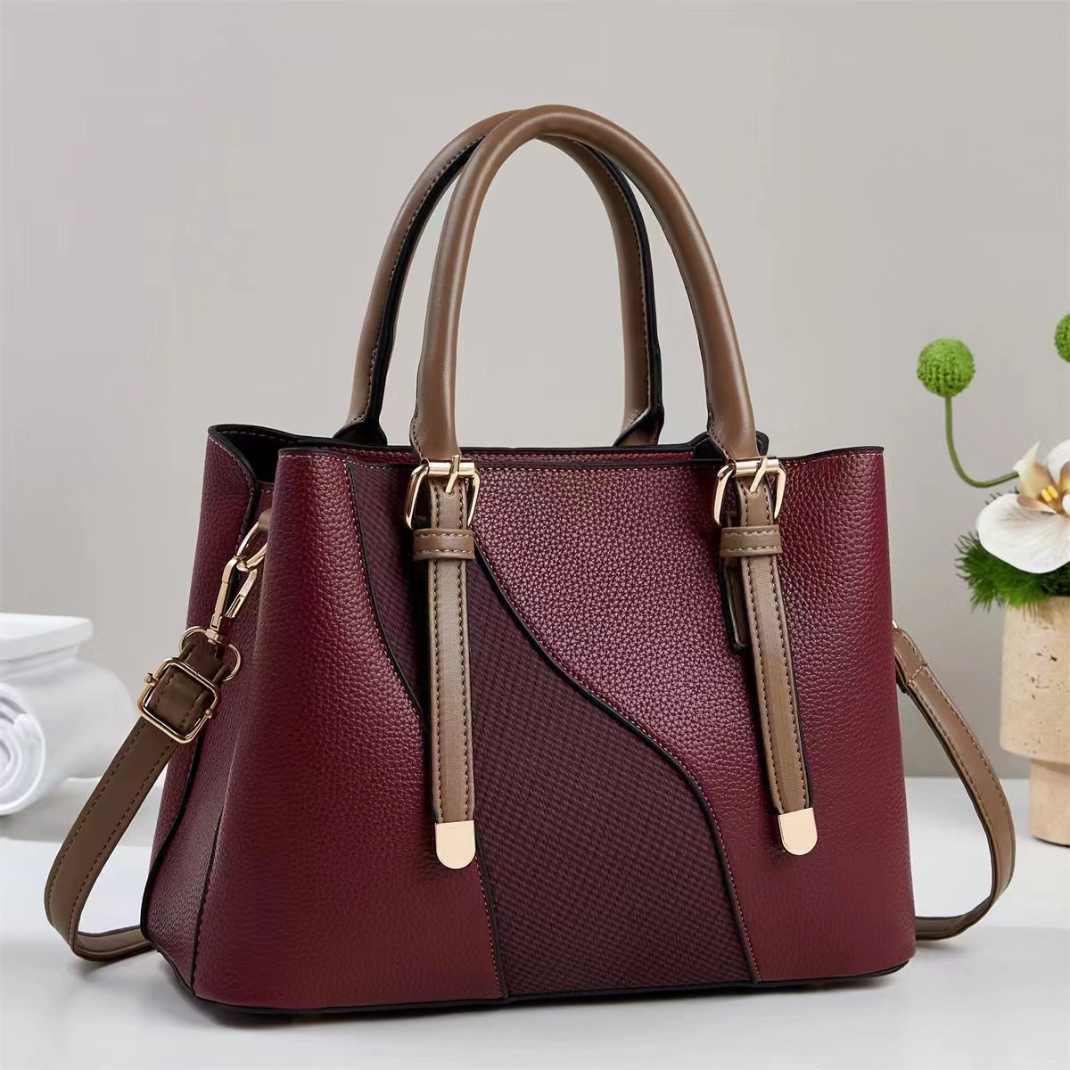 👜 Fashion Elegant Two-Tone Structured Tote Bag – Stylish & Practical