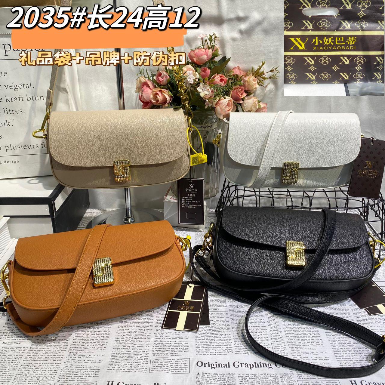 👜 Elegant women’s luxury designer bag with spacious interior and chic silhouette