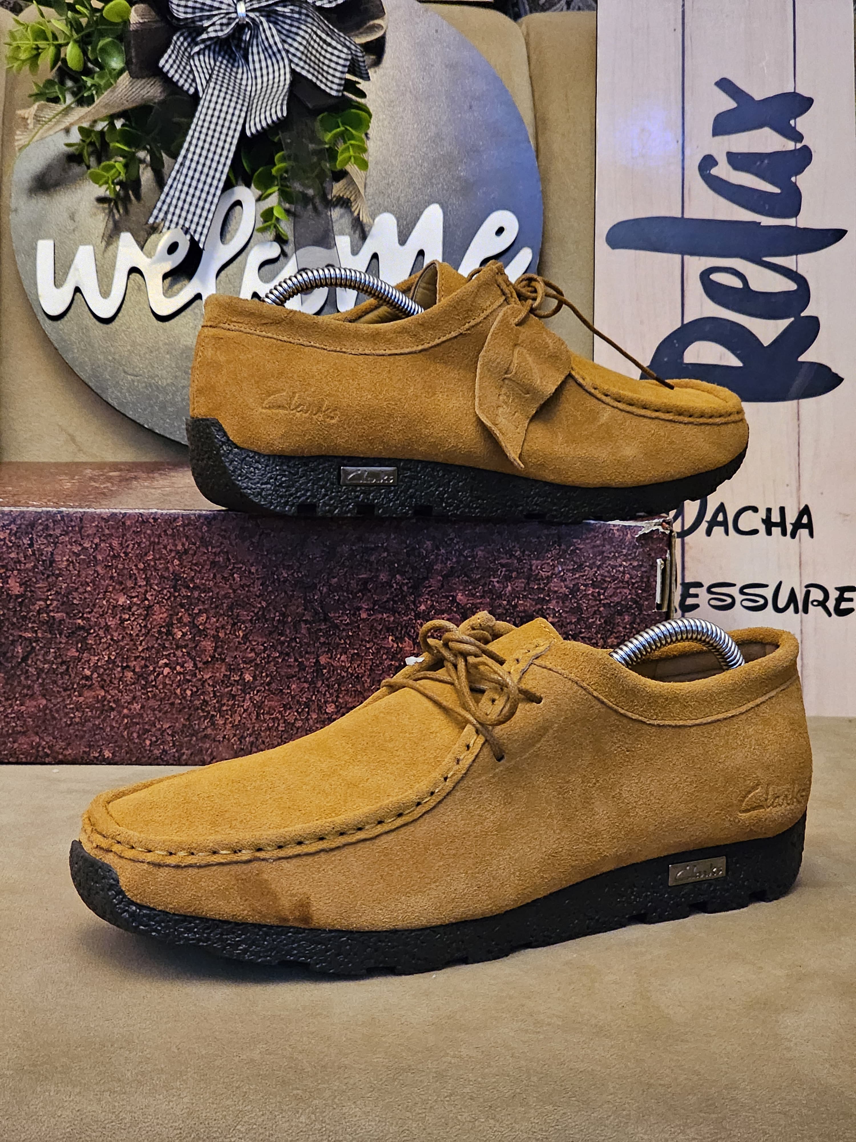 ⚡🔥Original Clarks Wallabees – Genuine Leather, Smart Casual & Durable Description: Step out in timeless style with these high-quality Wallabees. Made from genuine leather with a rubber 🔥very cute🥰