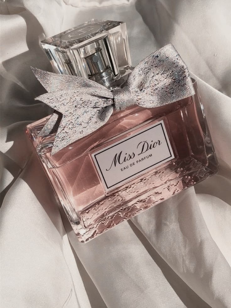 Miss Dior Eau de Parfum (2021) by Dior is a Oriental Floral fragrance for women, Top notes are Iris, Peony and Lily-of-the-Valley; middle notes are Rose, Apricot and Peach; base notes are Vanilla, Mus