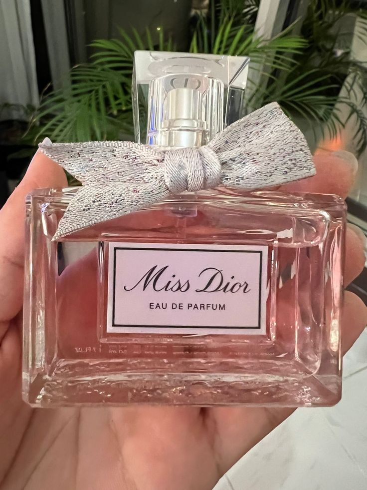 Miss Dior Eau de Parfum (2021) by Dior is a Oriental Floral fragrance for women, Top notes are Iris, Peony and Lily-of-the-Valley; middle notes are Rose, Apricot and Peach; base notes are Vanilla, Mus