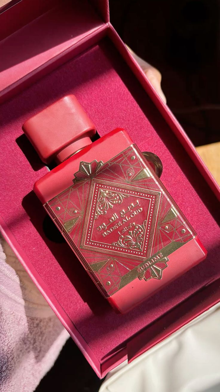 Bade'e Al Oud Sublime by Lattafa Perfumes is a Woody Aromatic fragrance for women and men. Smells rich and expensive, a unique mix of fruity + oud. Works for both day & night