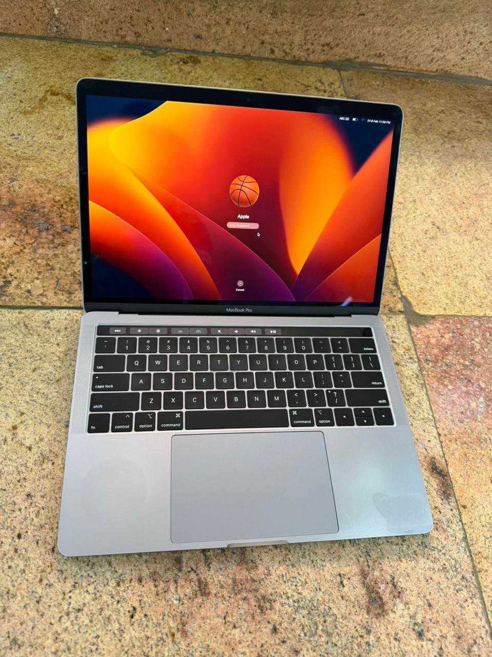 OFFER Apple MacBook Pro 2018 Intel Core i7 16GB RAM 512GB SSD 4GB Integrated Intel Iris Plus Graphics 13'' base clock of 2.9GHz and Turbo Boost up to 4.8GHz. Designed for high-performance tasks+BAG