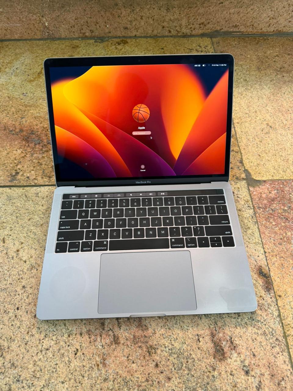 OFFER Apple MacBook Pro 2018 Intel Core i7 16GB RAM 512GB SSD 4GB Integrated Intel Iris Plus Graphics 13'' base clock of 2.9GHz and Turbo Boost up to 4.8GHz. Designed for high-performance tasks+BAG