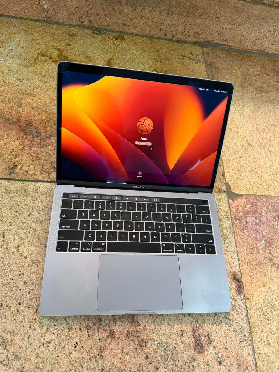 OFFER Apple MacBook Pro 2018 Intel Core i7 16GB RAM 512GB SSD 4GB Integrated Intel Iris Plus Graphics 13'' base clock of 2.9GHz and Turbo Boost up to 4.8GHz. Designed for high-performance tasks+BAG