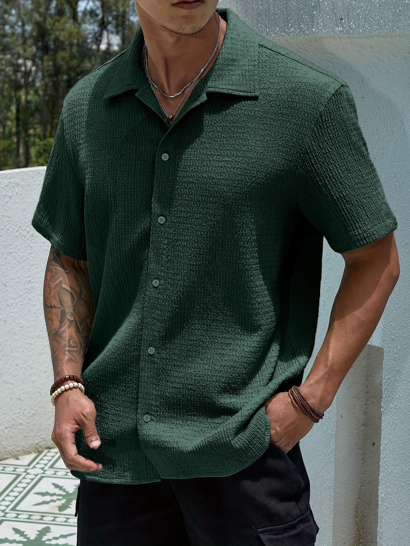New men's short-sleeved shirts in summer are solid color breathable lapel button tops suitable for daily leisure and commuting outdoor sports.