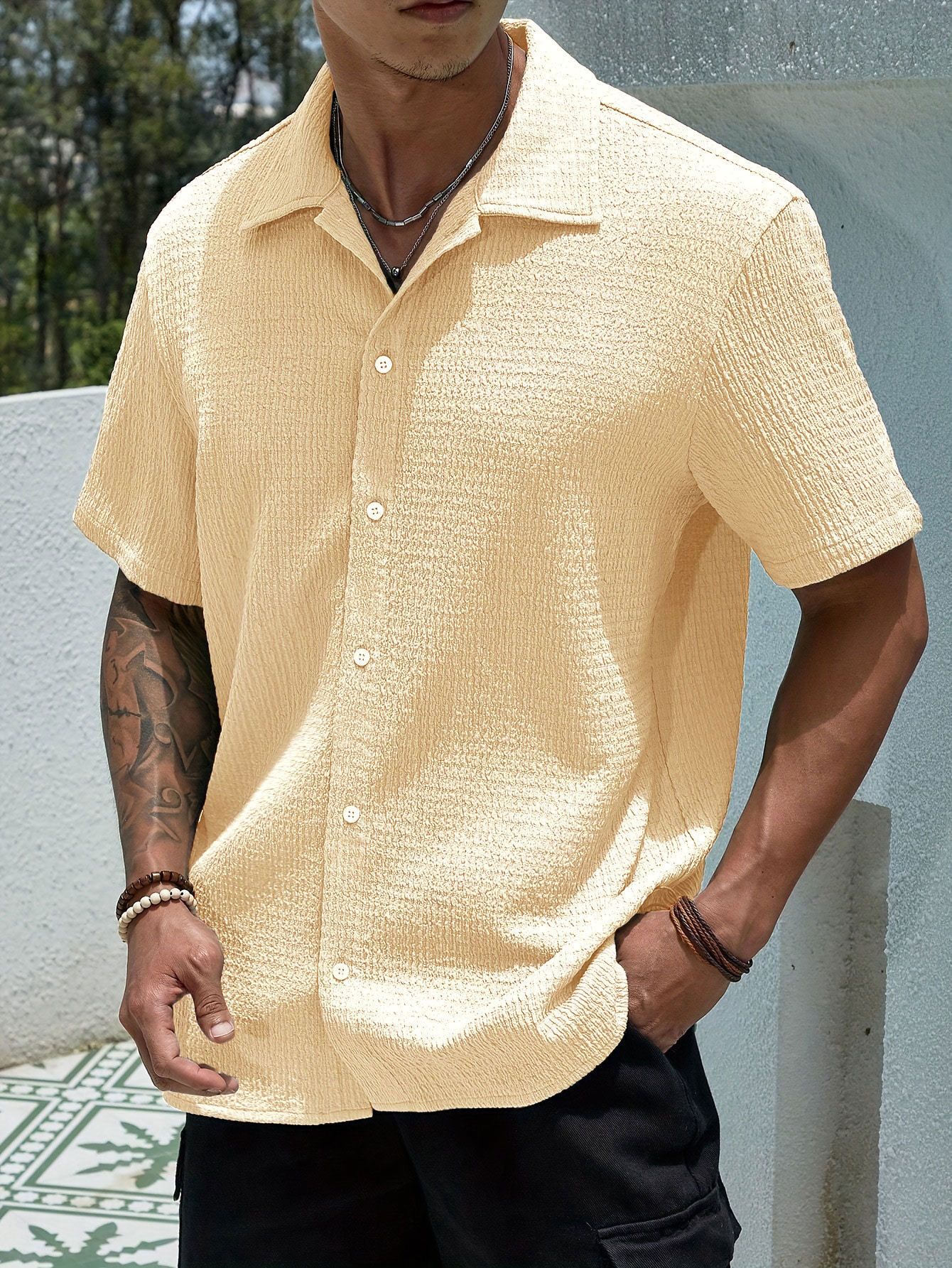 New men's short-sleeved shirts in summer are solid color breathable lapel button tops suitable for daily leisure and commuting outdoor sports.