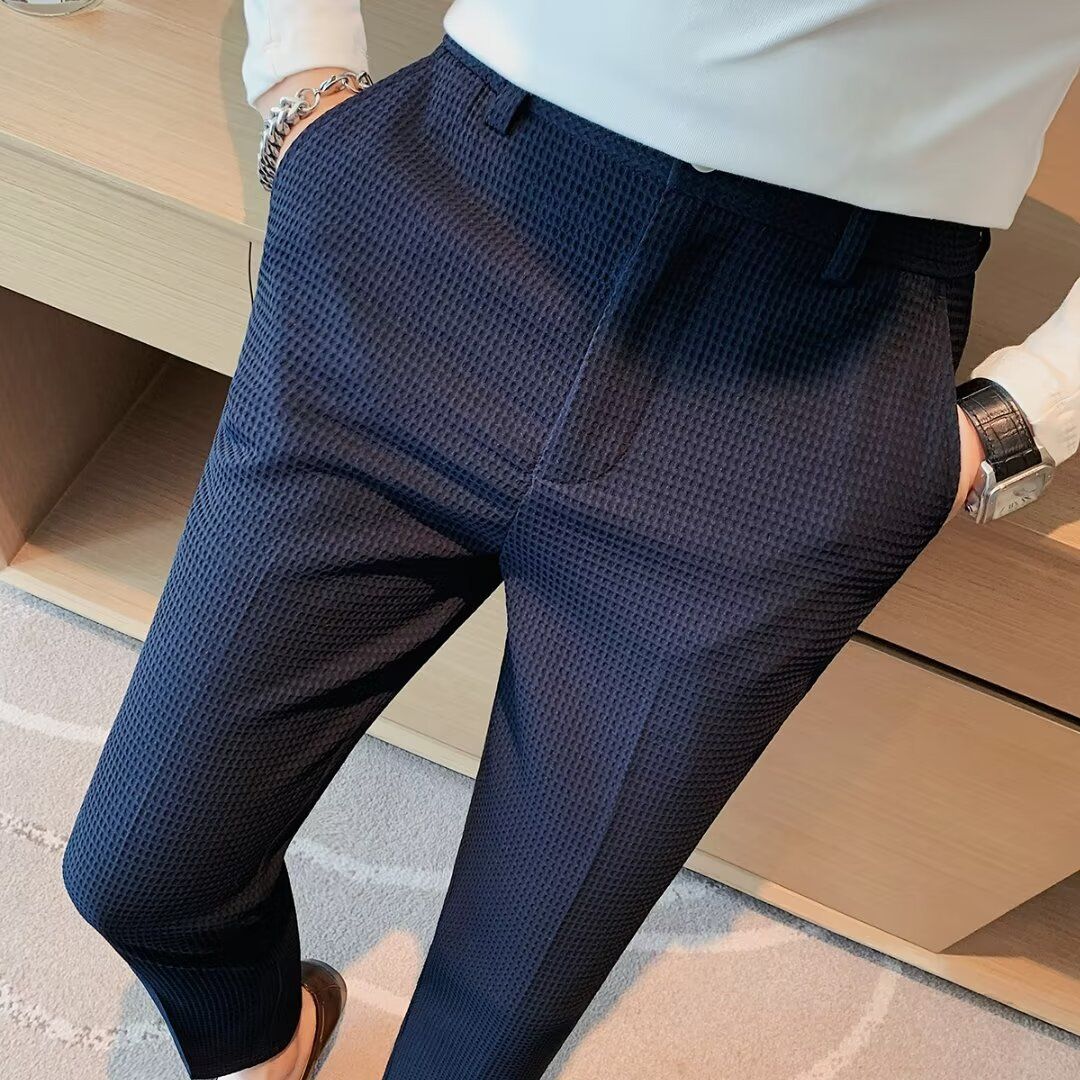 Spring and summer new men's trousers fashion solid color slim straight trousers men's cropped trousers are suitable for daily leisure and commuting.