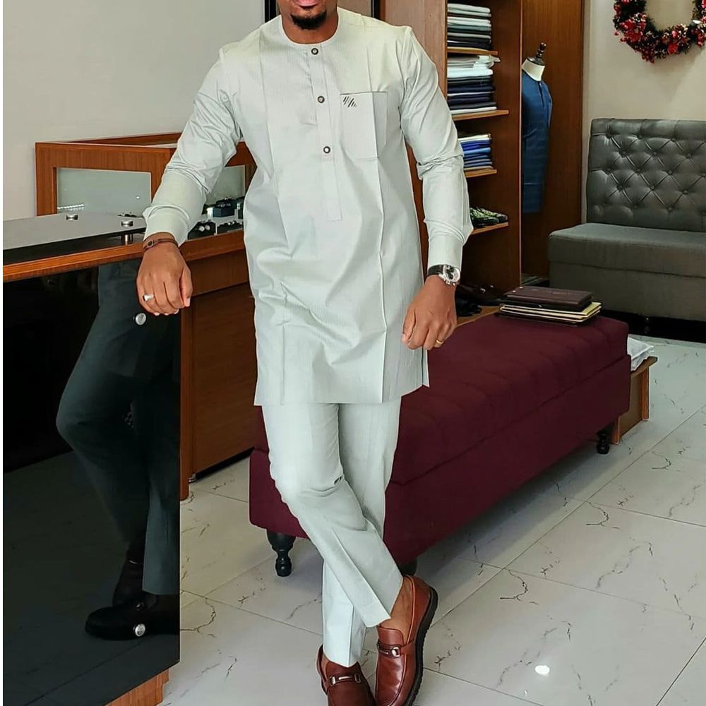 New men's two-piece suit with African folk style, solid color, long-sleeved round neck shirt and trousers, men's suit is suitable for daily leisure and commuting business wear.