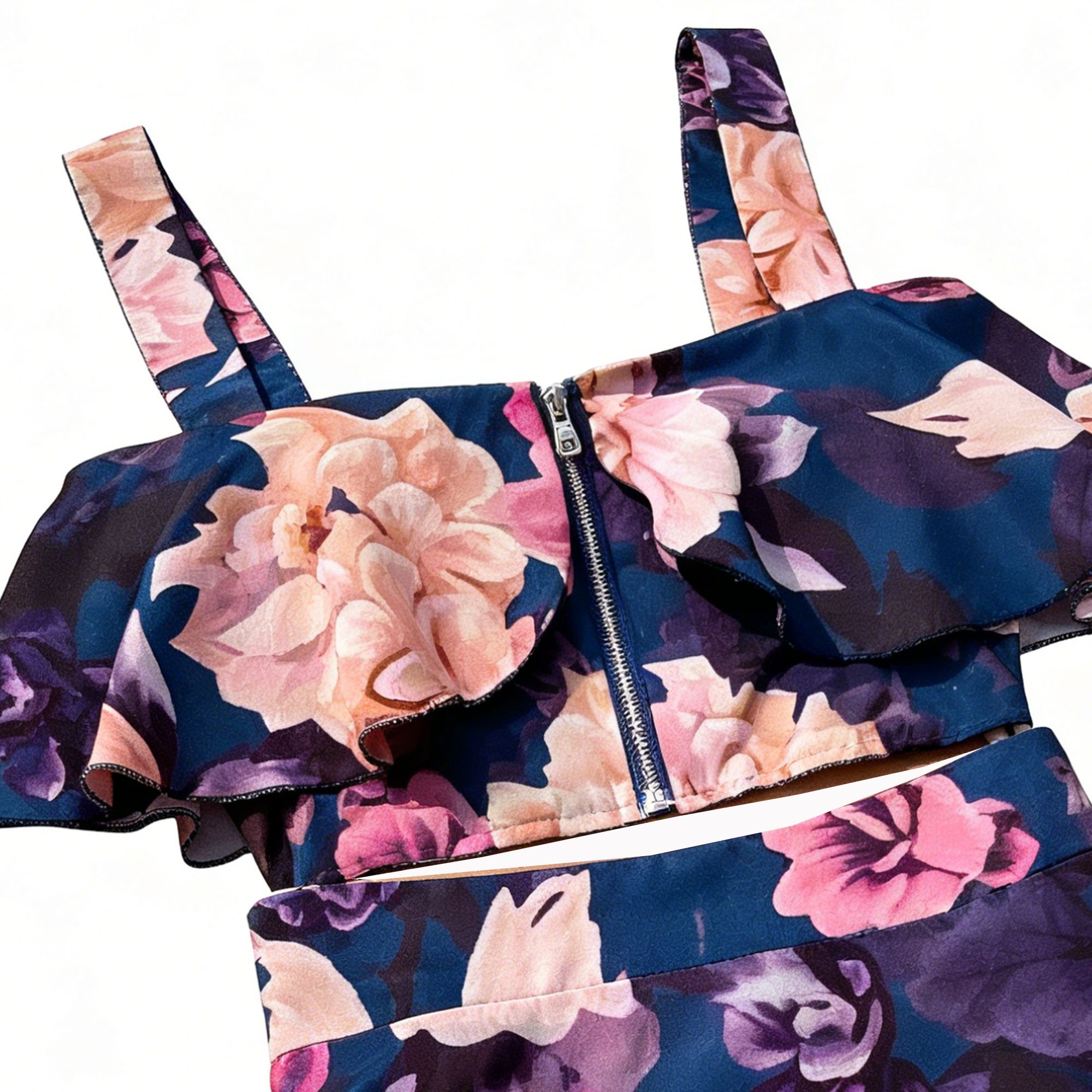 Elegant printed layered ruffle dress – a halter-neck, midi dress perfect for parties and vacations. Two-piece set.