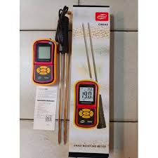GM640 grain moisture meter with dual probe, digital tester for rice, wheat, maize, corn moisture measurement, portable handheld device with LCD display