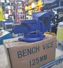 Heavy duty bench vice 125mm with swivel base, strong cast iron workbench clamp for metal, wood and DIY work, durable workshop tool for engineering and repairs