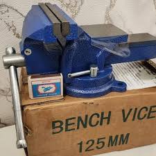 Heavy duty bench vice 125mm with swivel base, strong cast iron workbench clamp for metal, wood and DIY work, durable workshop tool for engineering and repairs