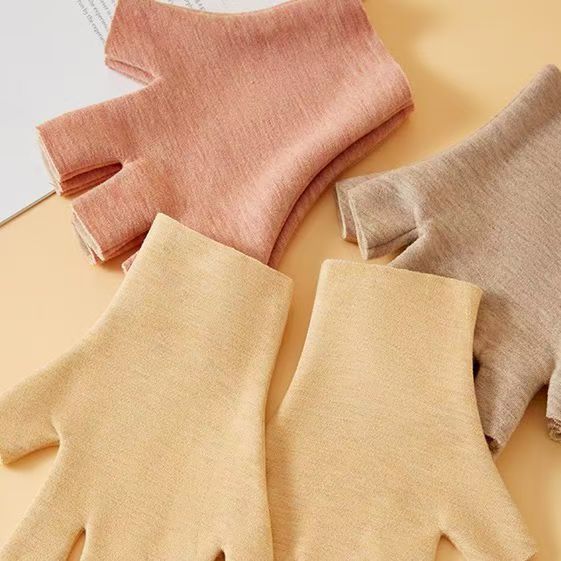 Children's Warm Gloves — Half-Finger, Fingerless, and Touchscreen Styles — Thermal De Velvet, Wool, and Silk Blend — For Boys and Girls (Ages 8–14) — Ideal for Students, Writing, Office Work, and Typi