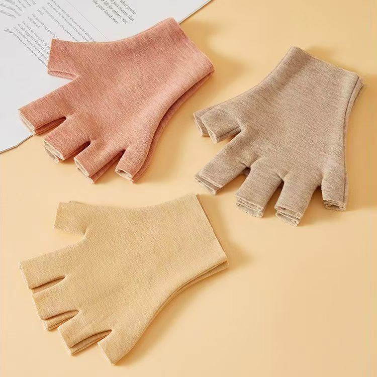 Children's Warm Gloves — Half-Finger, Fingerless, and Touchscreen Styles — Thermal De Velvet, Wool, and Silk Blend — For Boys and Girls (Ages 8–14) — Ideal for Students, Writing, Office Work, and Typi