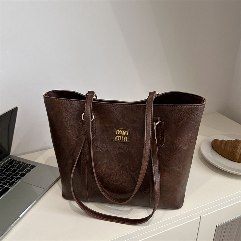 High-end women's large-capacity bag, new 2024 casual commuting winter single-shoulder tote bag, shoulder bag