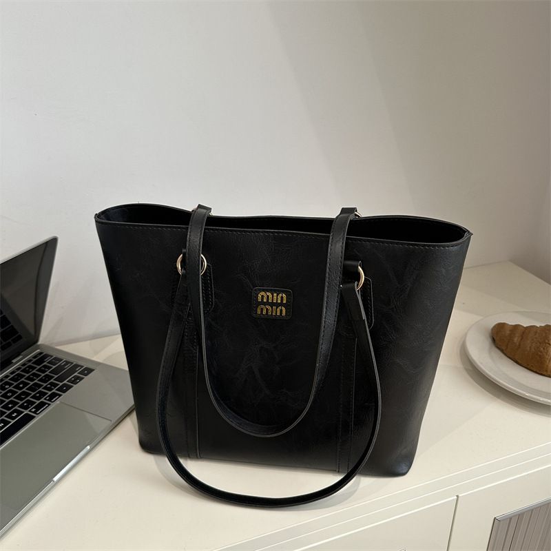High-end women's large-capacity bag, new 2024 casual commuting winter single-shoulder tote bag, shoulder bag