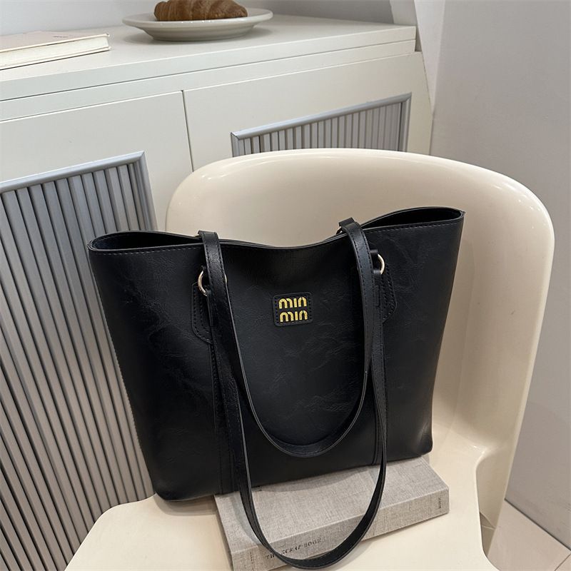 High-end women's large-capacity bag, new 2024 casual commuting winter single-shoulder tote bag, shoulder bag