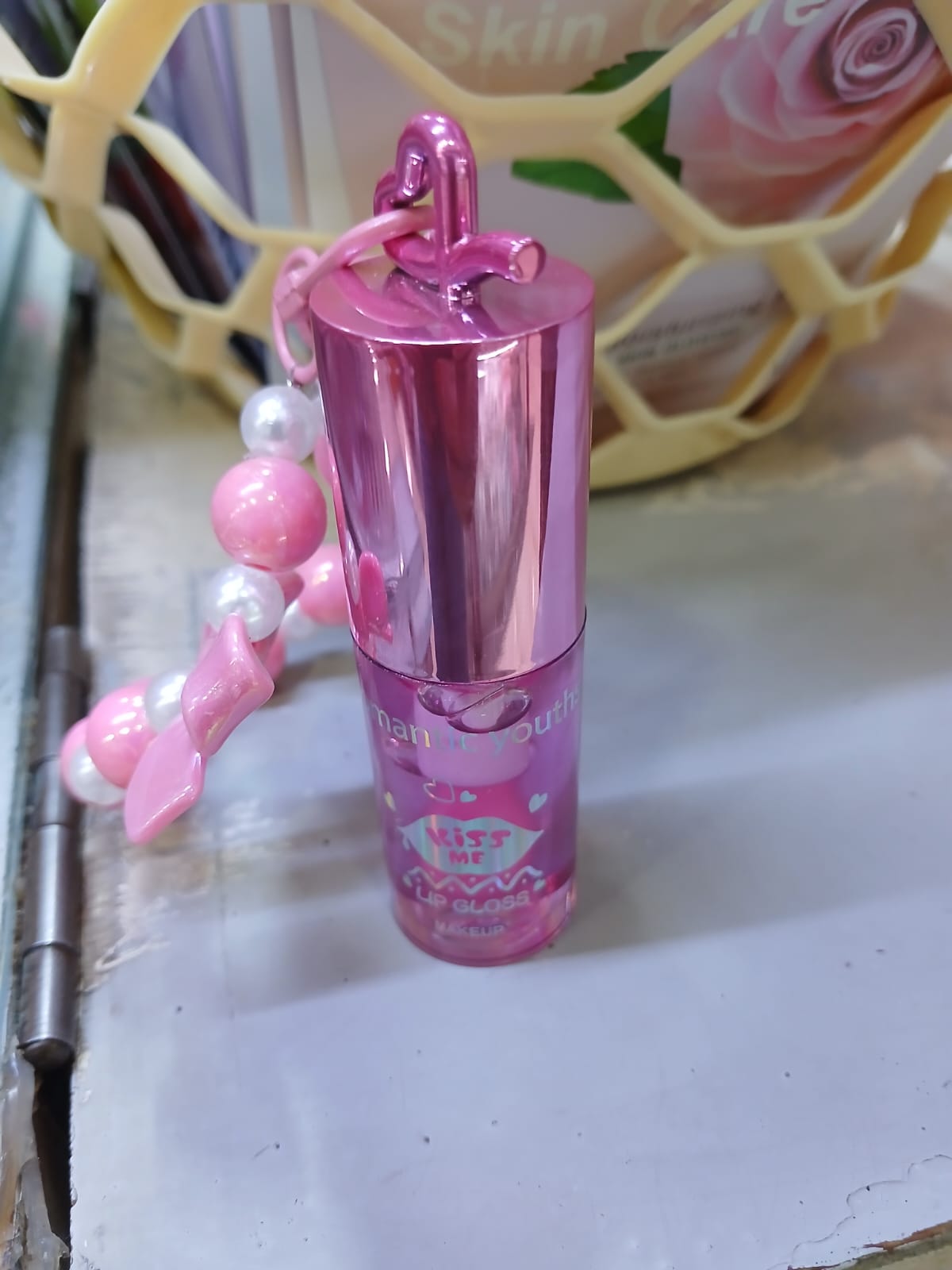 Pink Glossy Lip Gloss Hydrating Lip Oil Moisturizer Long Lasting Shine Non Sticky Lip Makeup with Decorative Keychain Cute Gift for Girls view 2