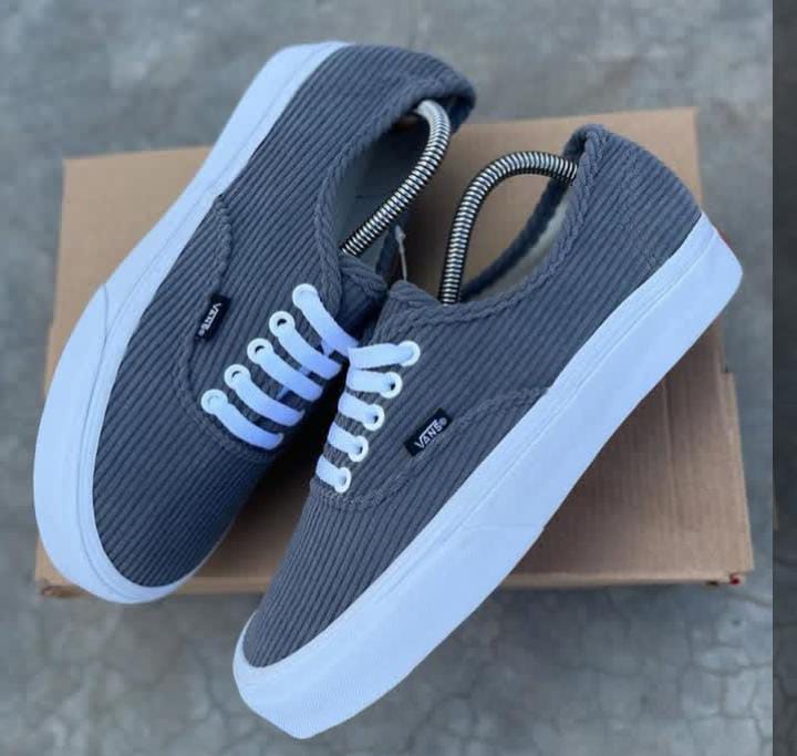 Unisex Vans Style Corduroy Sneakers Casual Shoes for Men and Women Comfortable Lightweight Streetwear Trainers Durable Everyday Fashion Shoes Soft Corduroy Upper Sizes 38 to 46