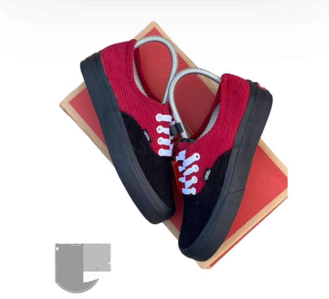 Unisex Vans Style Corduroy Sneakers Casual Shoes for Men and Women Comfortable Lightweight Streetwear Trainers Durable Everyday Fashion Shoes Soft Corduroy Upper Sizes 38 to 46