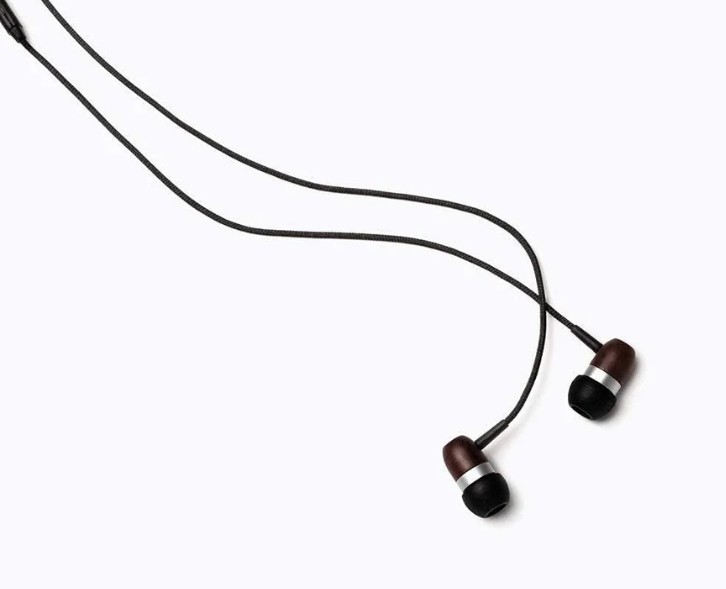 Aldeepo Pro-J28 Type-C Earphones offer clear stereo sound with enhanced bass and have magnetic earbuds help keep the earphones neatly secured when not in use.