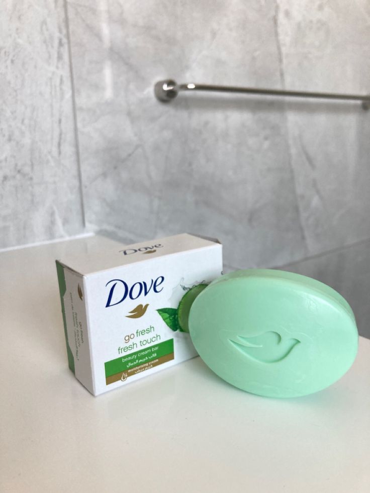 Dove skin care set /Dove Refreshing Cucumber & Green Tea product set, which typically includes a body wash, antiperspirant spray, and beauty bars.