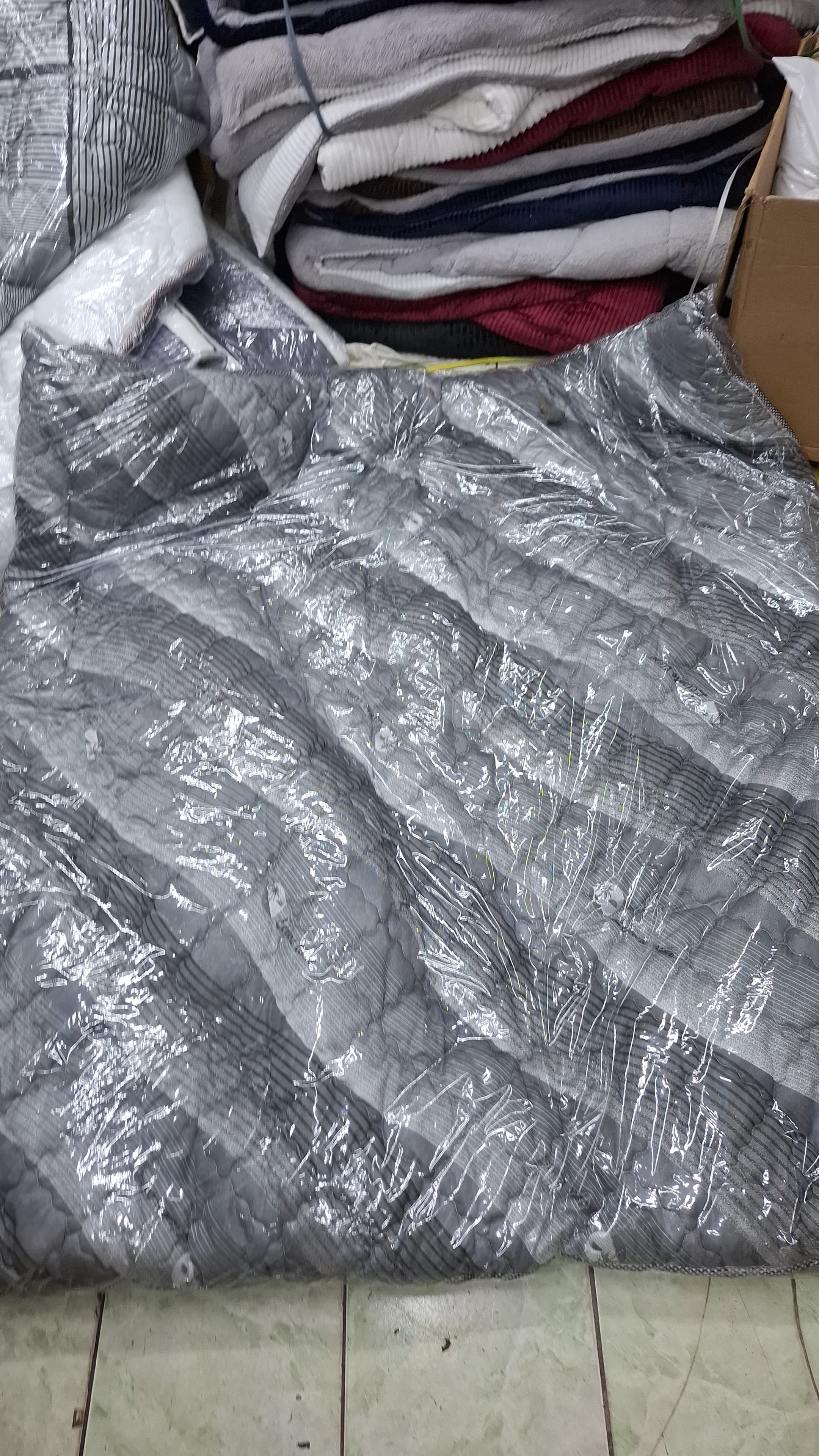 🔥🔥( 5 by 6 )MATTRESS TOPPERS , HIGH QUALITY MATTRESS TOPPERS, PORTABLE MATTRESS TOPPERS, DURABLE MATTRESS TOPPERS.