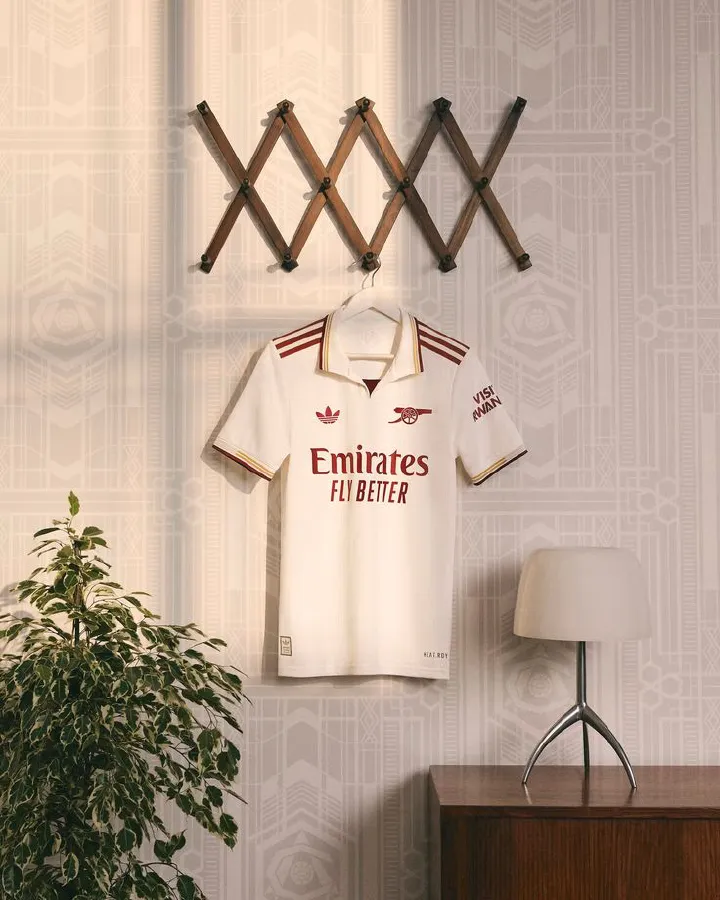 Arsenal 2025/26 Away Kit | Collared Heritage Jersey | Lightning Bolt Edition