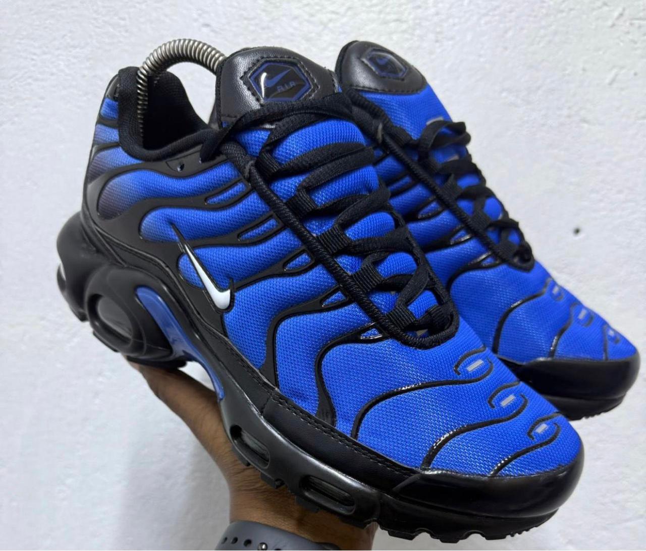 Nike Air Max Plus (TN) Men's Sneakers: Tuned Air Cushioning for Maximum Comfort and Iconic Street Style