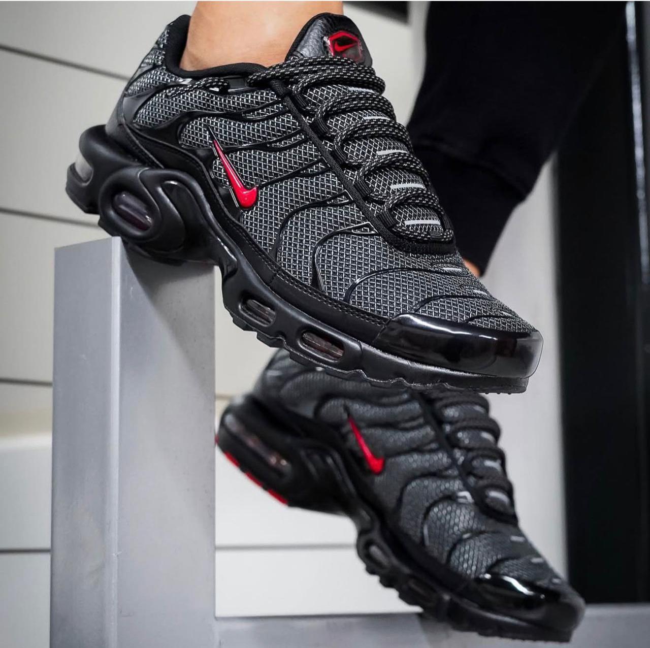 Nike Air Max Plus (TN) Men's Sneakers: Tuned Air Cushioning for Maximum Comfort and Iconic Street Style