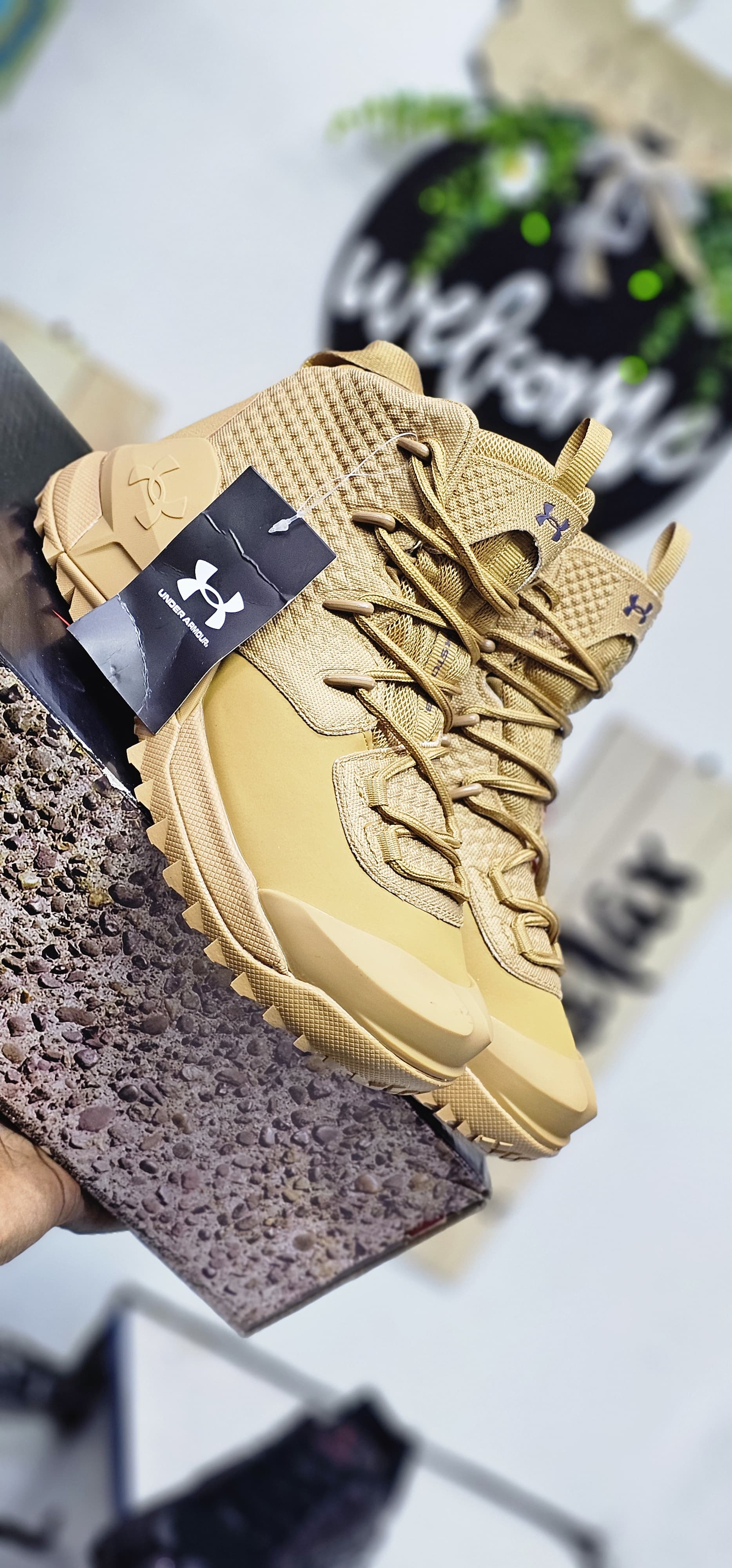 Premium Men’s High-Top Tactical Sneakers – Lightweight Breathable Outdoor Shoes (Beige khaki black green)