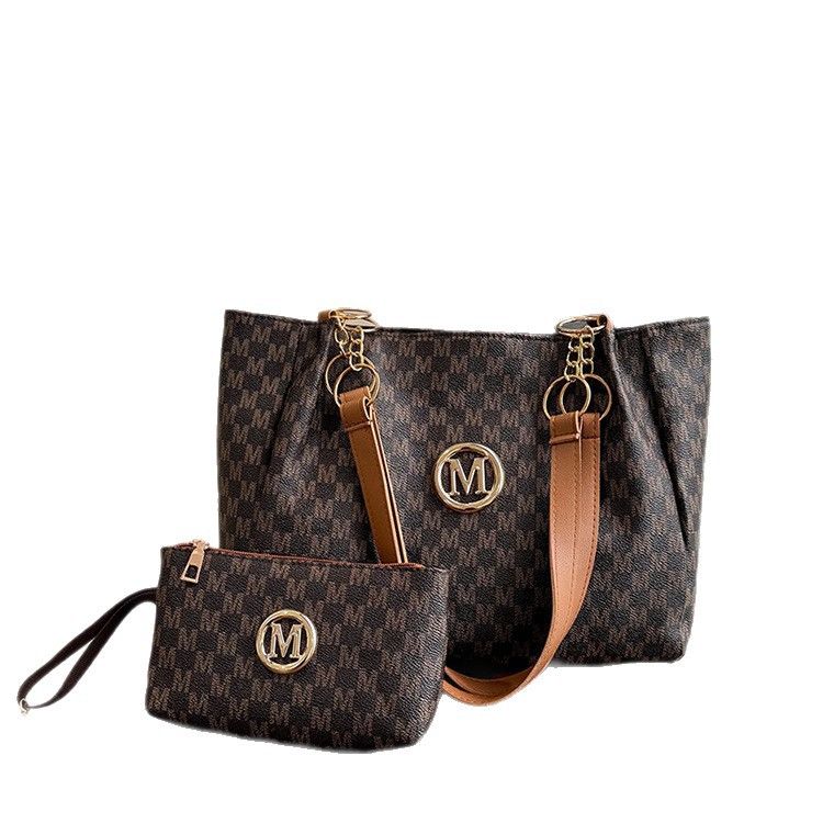 Fashionable and stylish niche design large capacity bag 2026 spring new trend women's simple shoulder tote bag
