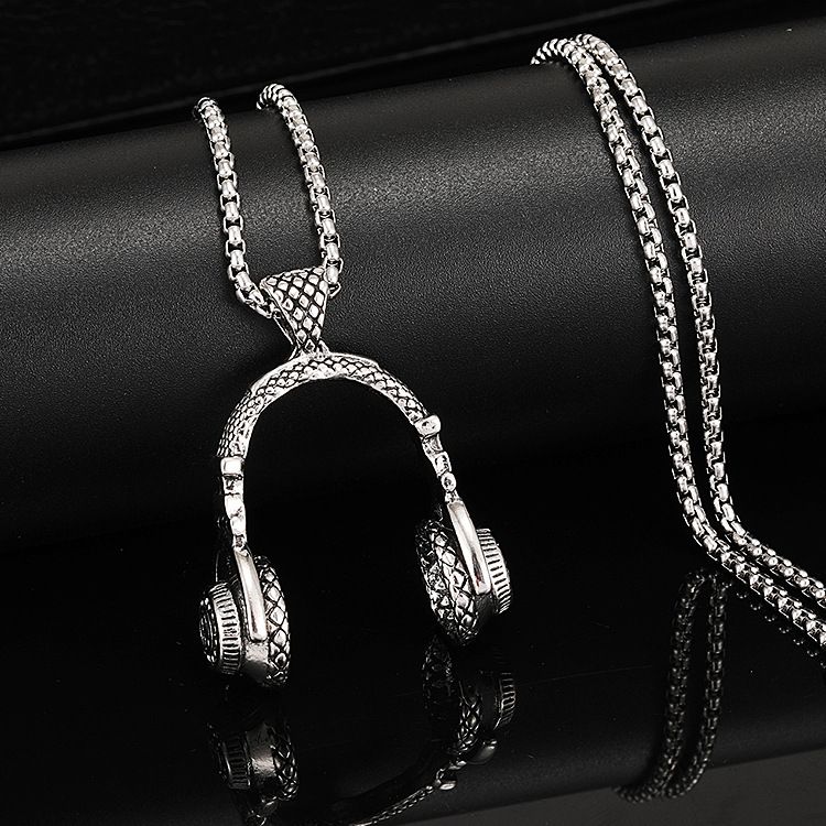 European and American cross-border popular rock music headphones pendant necklace accessories men's hip-hop titanium steel long sweater chain wholesale 01 ONE SIZE