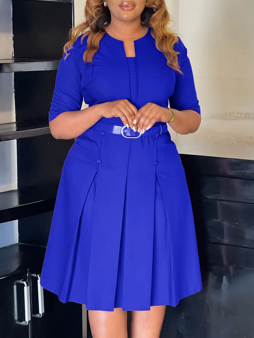 In summer, the new women's dress is fashionable, elegant, solid color, five-point sleeves, round neck and pleated waist. The long dress is suitable for daily leisure office commuting.