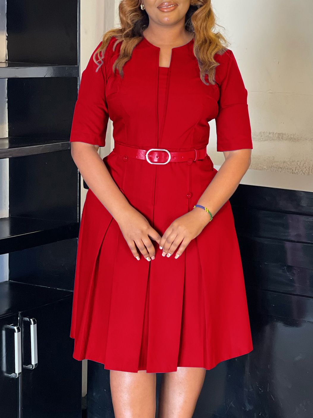 In summer, the new women's dress is fashionable, elegant, solid color, five-point sleeves, round neck and pleated waist. The long dress is suitable for daily leisure office commuting.