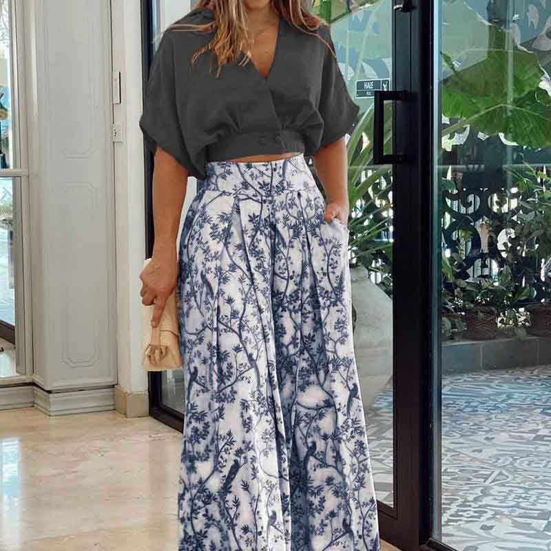 Summer new women's two-piece suit with solid color printing short sleeve V-neck short coat and waist printing wide leg trousers suit is suitable for daily leisure and holiday commuting.