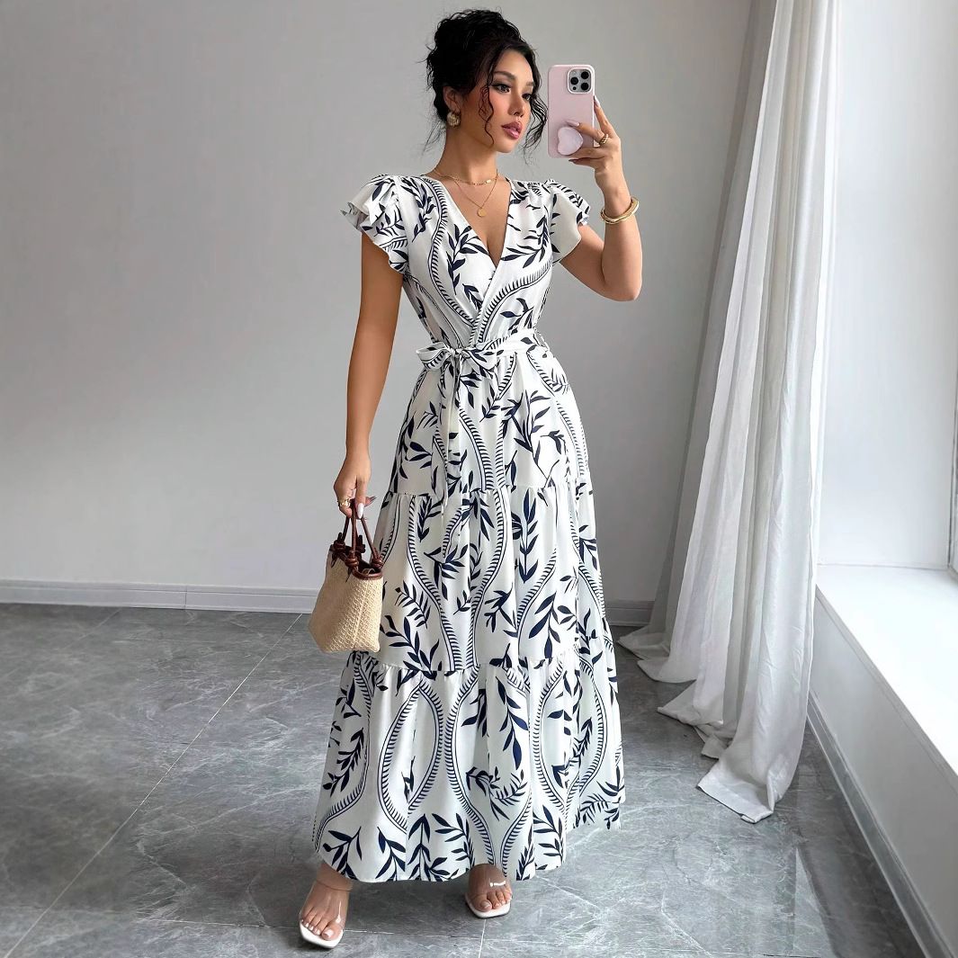 New women's dresses in summer are fashionable and elegant, printed with short sleeves, V-neck and big skirts. Long dresses are suitable for daily leisure commuting party dinner dresses.