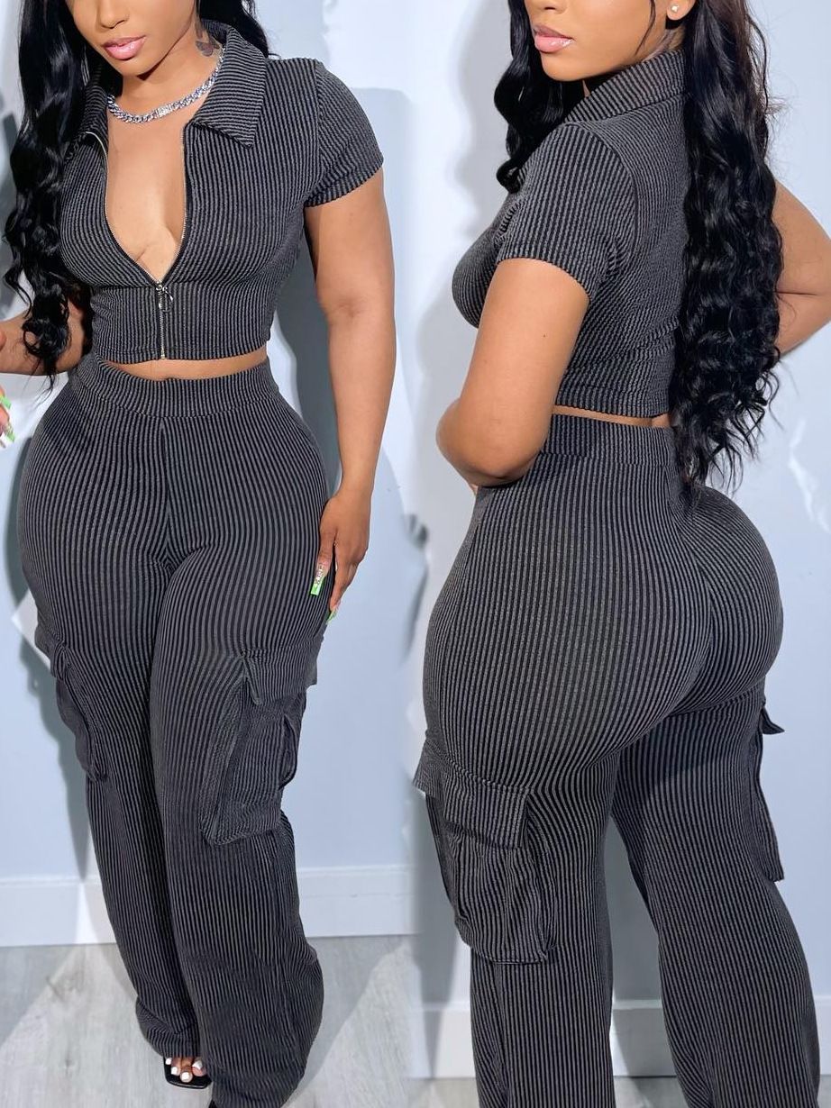 Summer new women's two-piece suit solid color short sleeve lapel zipper short coat pocket casual trousers suit is suitable for daily leisure parties and commuting.
