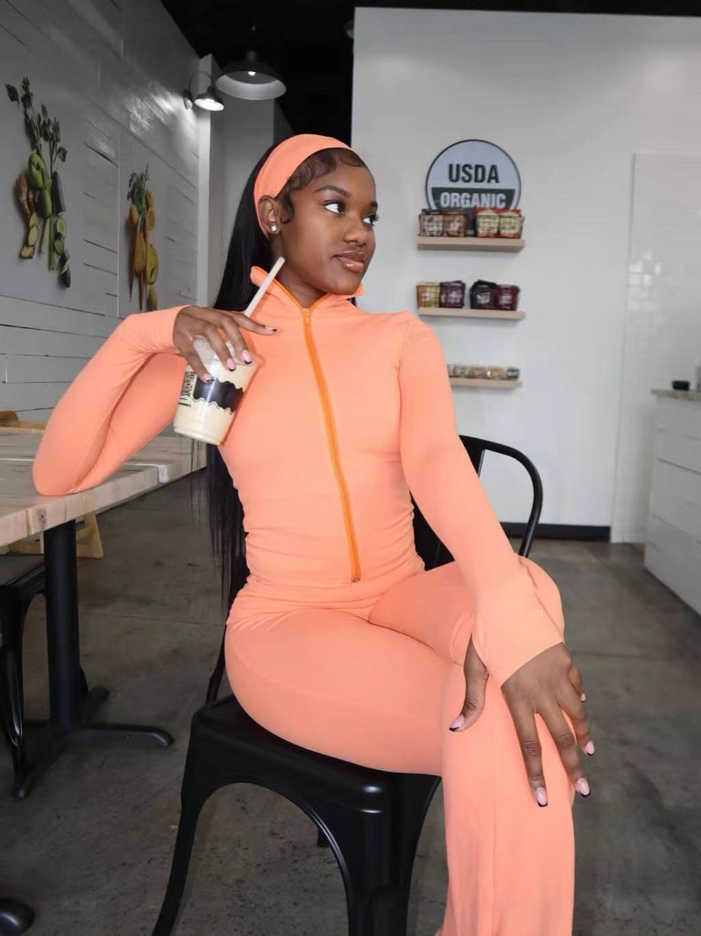 New women's two-piece suit with solid color, long sleeve, stand collar, zipper, short coat and casual trousers suit is suitable for daily leisure and commuting.