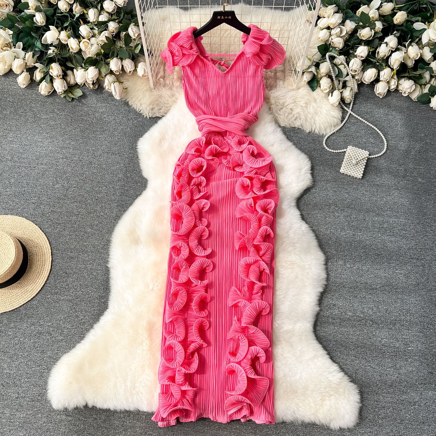 Summer new women's dress sleeveless V-neck banquet high-grade dress high-end luxury pleated three-dimensional ruffled slim long dress suitable for daily leisure party dinner.