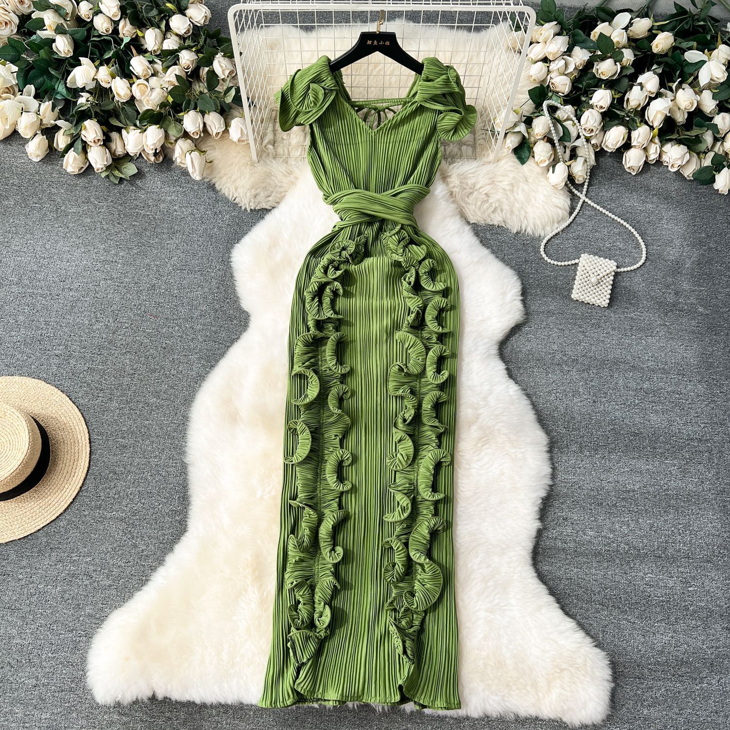 Summer new women's dress sleeveless V-neck banquet high-grade dress high-end luxury pleated three-dimensional ruffled slim long dress suitable for daily leisure party dinner.