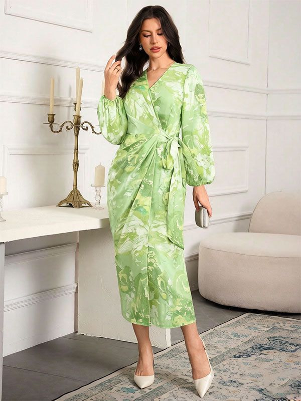 The new women's dress is fashionable and elegant, printed with long sleeve V-neck cardigan and slim long dress, which is suitable for daily leisure commuting parties.