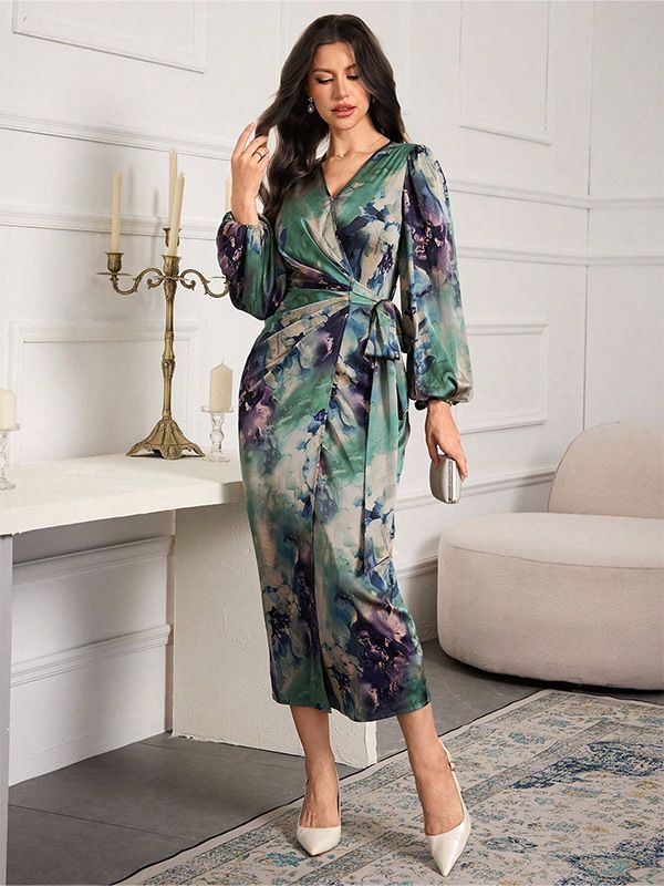 The new women's dress is fashionable and elegant, printed with long sleeve V-neck cardigan and slim long dress, which is suitable for daily leisure commuting parties.