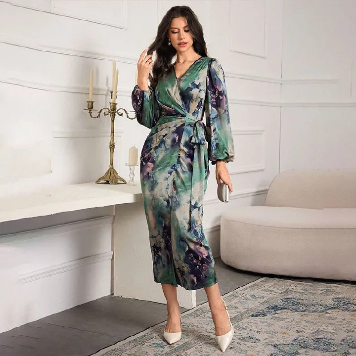 The new women's dress is fashionable and elegant, printed with long sleeve V-neck cardigan and slim long dress, which is suitable for daily leisure commuting parties.